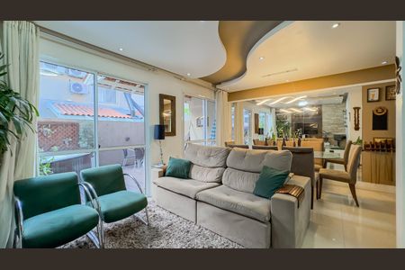 Casa de condomínio à venda com 146m², 3 quartos e 2 vagasSala