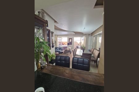 Casa de condomínio à venda com 146m², 3 quartos e 2 vagasSala