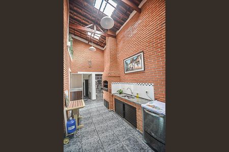 Casa à venda com 254m², 4 quartos e 3 vagasChurrasqueira