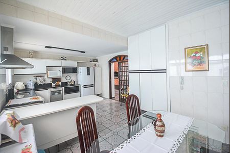 Casa à venda com 254m², 4 quartos e 3 vagasCozinha