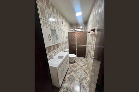 Casa à venda com 247m², 3 quartos e 3 vagas Casa à venda com 247m², 3 quartos e 3 vagasBanheiro