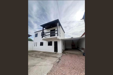 Casa à venda com 247m², 3 quartos e 3 vagas Casa à venda com 247m², 3 quartos e 3 vagasÁrea externa