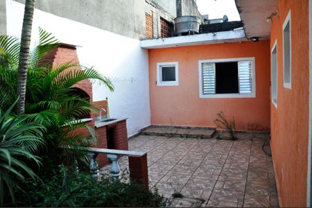 Casa à venda com 100m², 2 quartos e 3 vagas Casa à venda com 100m², 2 quartos e 3 vagasDetalhe - Quintal com Churrasqueira