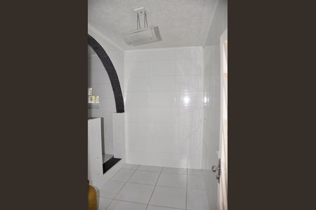 Casa à venda com 100m², 2 quartos e 3 vagas Casa à venda com 100m², 2 quartos e 3 vagasDetalhe - Edícola - Cozinha