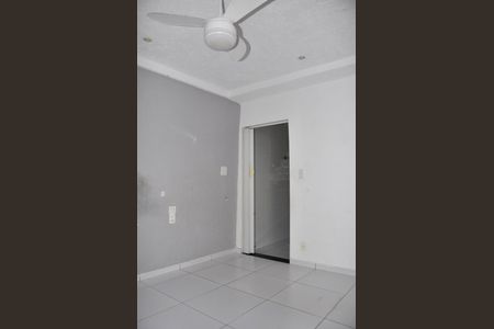 Casa à venda com 100m², 2 quartos e 3 vagas Casa à venda com 100m², 2 quartos e 3 vagasDetalhe - Edícola - Quarto com Suíte
