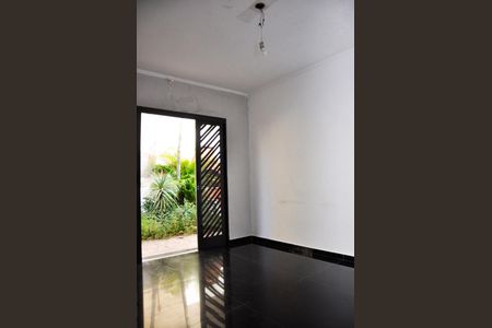 Casa à venda com 100m², 2 quartos e 3 vagas Casa à venda com 100m², 2 quartos e 3 vagasDetalhe - Sala
