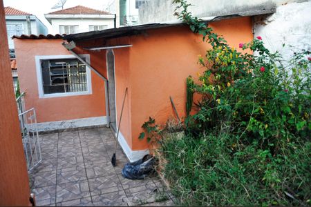 Casa à venda com 100m², 2 quartos e 3 vagas Casa à venda com 100m², 2 quartos e 3 vagasDetalhe - Quintal com Churrasqueira