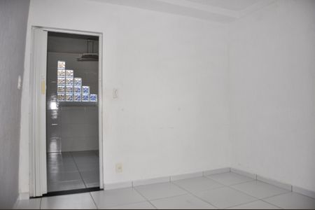 Casa à venda com 100m², 2 quartos e 3 vagas Casa à venda com 100m², 2 quartos e 3 vagasDetalhe - Edícola - Quarto com Suíte