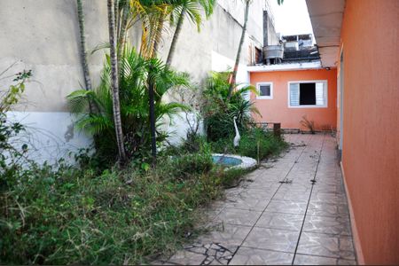 Casa à venda com 100m², 2 quartos e 3 vagas Casa à venda com 100m², 2 quartos e 3 vagasDetalhe - Quintal com Churrasqueira