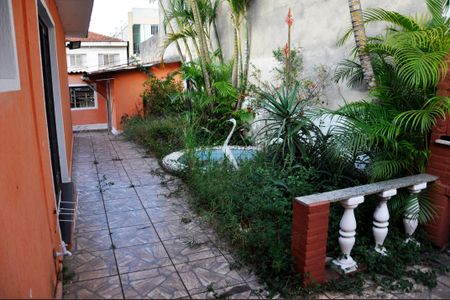 Casa à venda com 100m², 2 quartos e 3 vagas Casa à venda com 100m², 2 quartos e 3 vagasDetalhe - Quintal com Churrasqueira