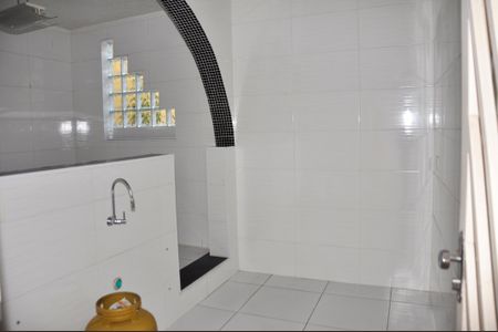 Casa à venda com 100m², 2 quartos e 3 vagas Casa à venda com 100m², 2 quartos e 3 vagasDetalhe - Edícola - Cozinha
