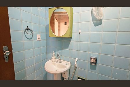 Casa à venda com 300m², 4 quartos e 6 vagas Casa à venda com 300m², 4 quartos e 6 vagasBanheiro social