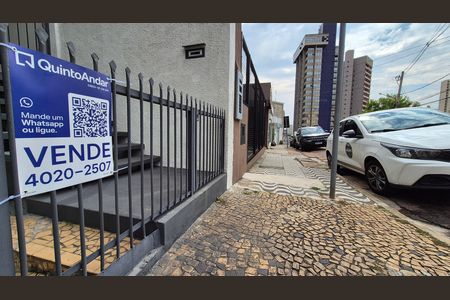 Casa à venda com 300m², 4 quartos e 6 vagas Casa à venda com 300m², 4 quartos e 6 vagasPlaca