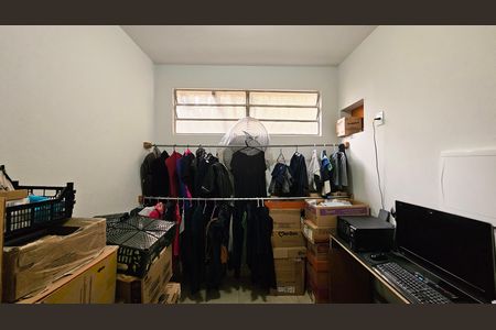 Casa à venda com 300m², 4 quartos e 6 vagas Casa à venda com 300m², 4 quartos e 6 vagasQuarto