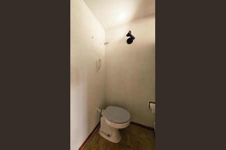 Casa à venda com 300m², 4 quartos e 6 vagas Casa à venda com 300m², 4 quartos e 6 vagasÁrea comum
