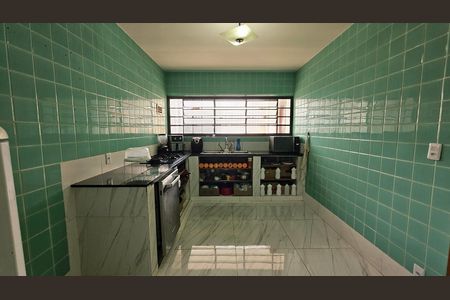 Casa à venda com 300m², 4 quartos e 6 vagas Casa à venda com 300m², 4 quartos e 6 vagasCozinha