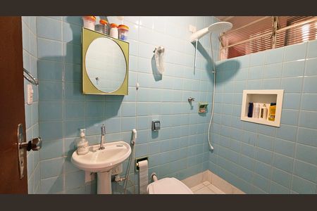 Casa à venda com 300m², 4 quartos e 6 vagas Casa à venda com 300m², 4 quartos e 6 vagasBanheiro social