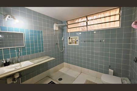 Casa à venda com 300m², 4 quartos e 6 vagas Casa à venda com 300m², 4 quartos e 6 vagasBanheiro da Suíte
