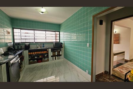 Casa à venda com 300m², 4 quartos e 6 vagas Casa à venda com 300m², 4 quartos e 6 vagasCozinha