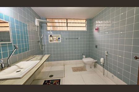 Casa à venda com 300m², 4 quartos e 6 vagas Casa à venda com 300m², 4 quartos e 6 vagasBanheiro da Suíte