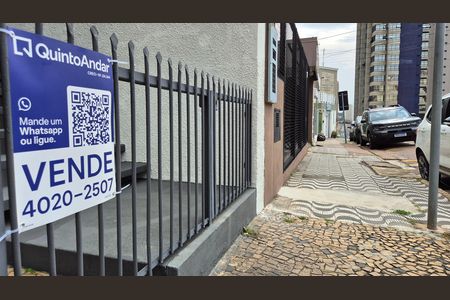 Casa à venda com 300m², 4 quartos e 6 vagas Casa à venda com 300m², 4 quartos e 6 vagasPlaca