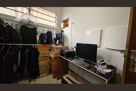 Casa à venda com 300m², 4 quartos e 6 vagas Casa à venda com 300m², 4 quartos e 6 vagasQuarto