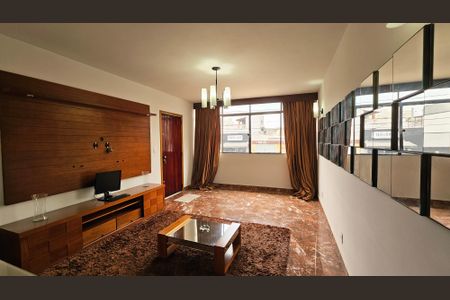 Casa à venda com 300m², 4 quartos e 6 vagas Casa à venda com 300m², 4 quartos e 6 vagasSala