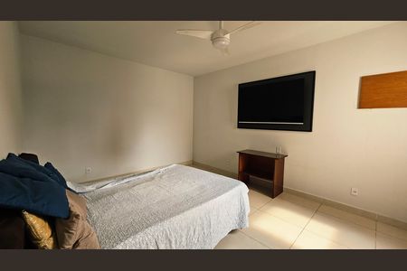 Casa à venda com 300m², 4 quartos e 6 vagas Casa à venda com 300m², 4 quartos e 6 vagasSuíte