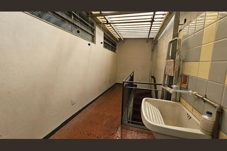 Casa à venda com 300m², 4 quartos e 6 vagas Casa à venda com 300m², 4 quartos e 6 vagasÁrea de serviço