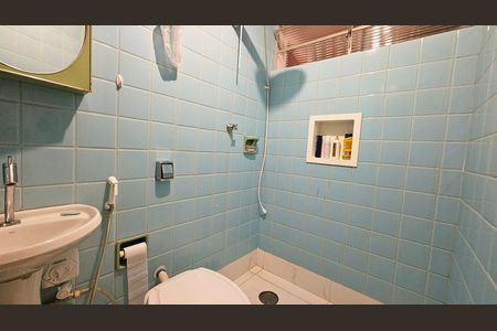 Casa à venda com 300m², 4 quartos e 6 vagas Casa à venda com 300m², 4 quartos e 6 vagasBanheiro social