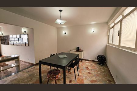 Casa à venda com 300m², 4 quartos e 6 vagas Casa à venda com 300m², 4 quartos e 6 vagasSala de jantar