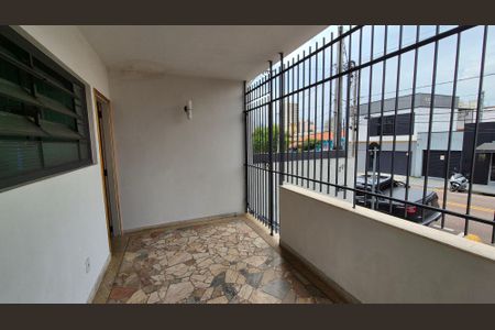 Casa à venda com 300m², 4 quartos e 6 vagas Casa à venda com 300m², 4 quartos e 6 vagasÁrea comum