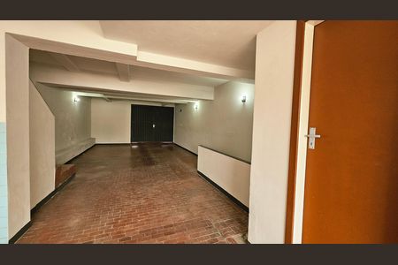 Casa à venda com 300m², 4 quartos e 6 vagas Casa à venda com 300m², 4 quartos e 6 vagasÁrea comum