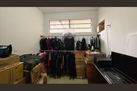 Casa à venda com 300m², 4 quartos e 6 vagas Casa à venda com 300m², 4 quartos e 6 vagasQuarto