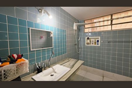 Casa à venda com 300m², 4 quartos e 6 vagas Casa à venda com 300m², 4 quartos e 6 vagasBanheiro da Suíte