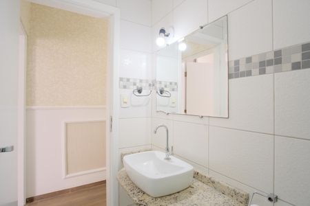 Casa para alugar com 150m², 4 quartos e 2 vagasBanheiro Social