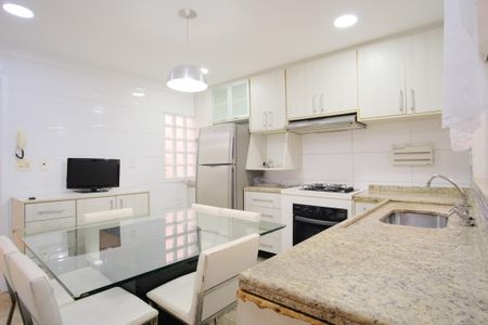Casa para alugar com 150m², 4 quartos e 2 vagasCozinha