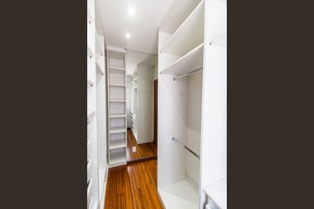 Apartamento para alugar com 122m², 3 quartos e 2 vagas Apartamento para alugar com 122m², 3 quartos e 2 vagasCloset da suíte