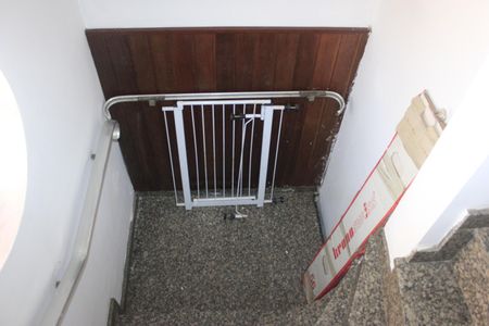 Casa para alugar com 250m², 2 quartos e sem vagaEscada