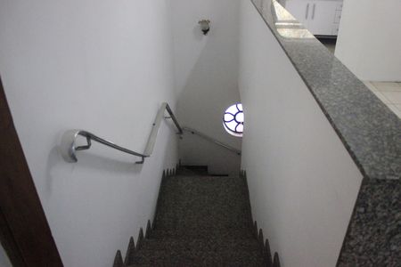 Casa para alugar com 250m², 2 quartos e sem vagaEscada 