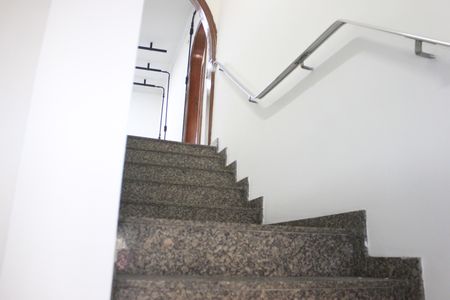 Casa para alugar com 250m², 2 quartos e sem vagaEscada