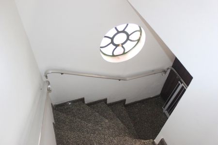 Casa para alugar com 250m², 2 quartos e sem vagaEscada