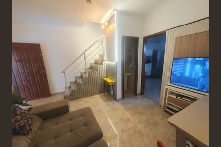 Sala de casa à venda com 2 quartos, 61m² em Vila Carmosina, São Paulo