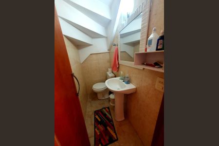Casa à venda com 61m², 2 quartos e 2 vagasBanheiro