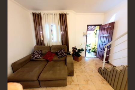 Casa à venda com 61m², 2 quartos e 2 vagasSala