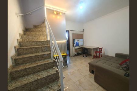 Casa à venda com 61m², 2 quartos e 2 vagasSala