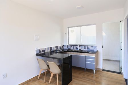 Sala/Cozinha de kitnet/studio para alugar com 1 quarto, 35m² em Santa Cruz, Belo Horizonte