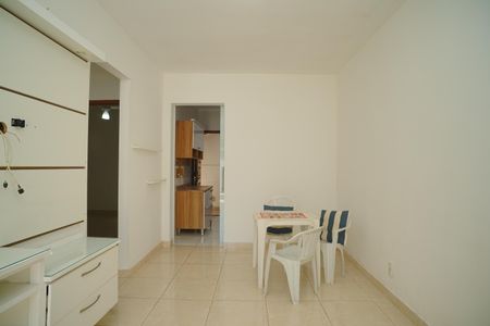 Sala de casa de condomínio para alugar com 2 quartos, 80m² em Itaipuaçu, Maricá