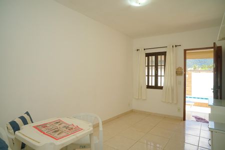 Sala de casa de condomínio para alugar com 2 quartos, 80m² em Itaipuaçu, Maricá