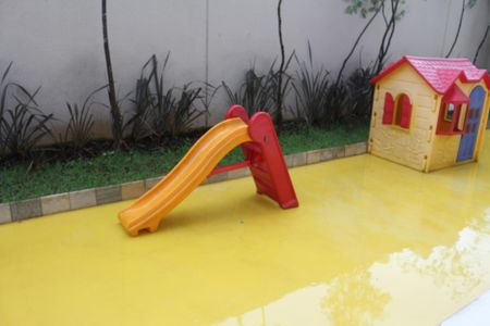 Apartamento à venda com 80m², 3 quartos e 2 vagasÁrea comum - Playground
